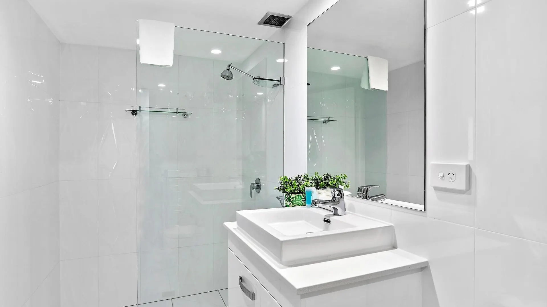 גולד קוסט Breakers North Absolute Beachfront Apartments - Official מלון דירות