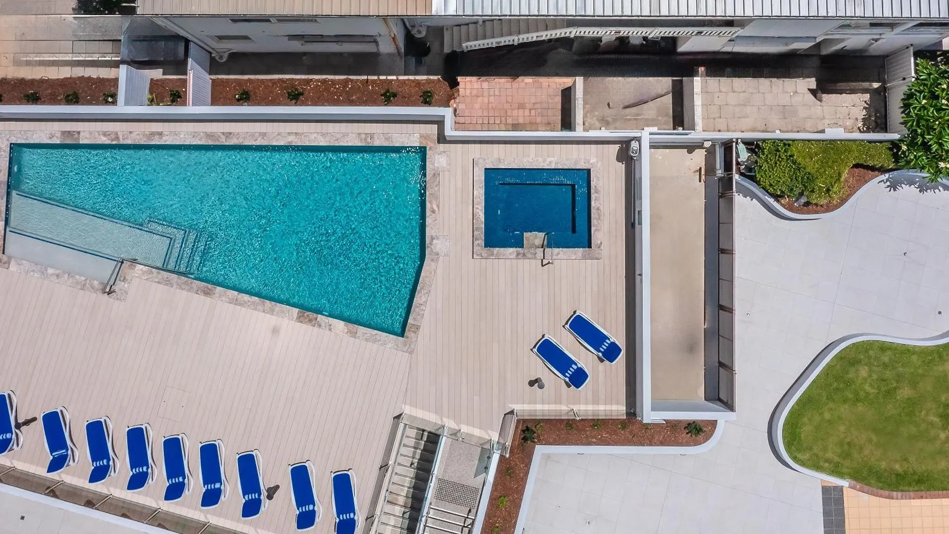 Breakers North Absolute Beachfront Apartments - Official Gold Coast Aparthotel