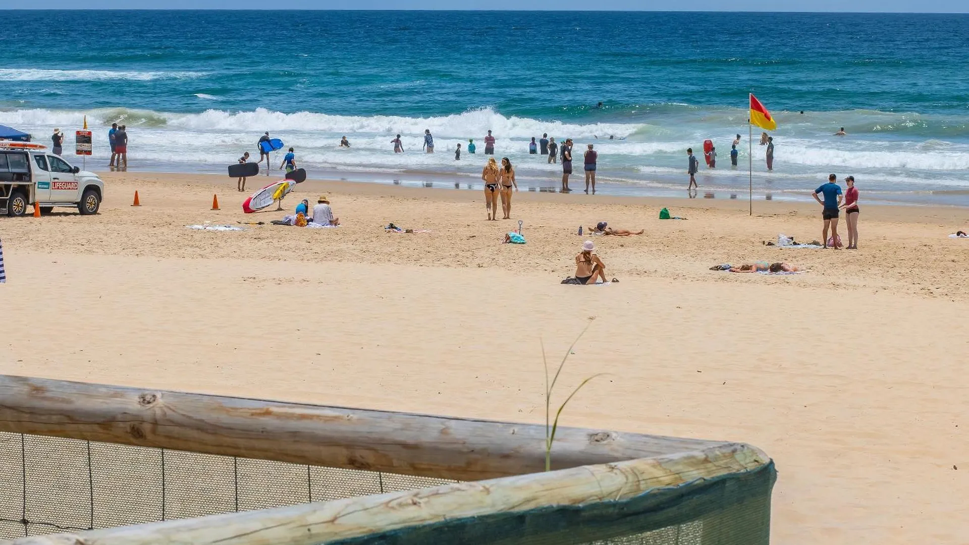 Breakers North Absolute Beachfront Apartments - Official Gold Coast