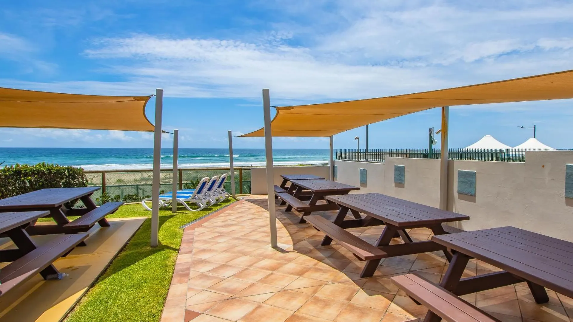 Breakers North Absolute Beachfront Apartments - Official Gold Coast 4*,