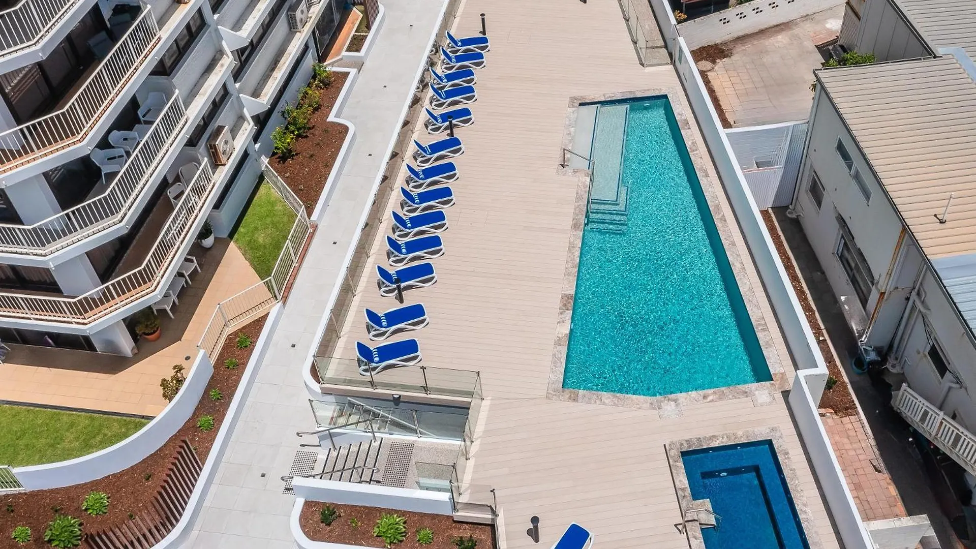 Breakers North Absolute Beachfront Apartments - Official Gold Coast Aparthotel