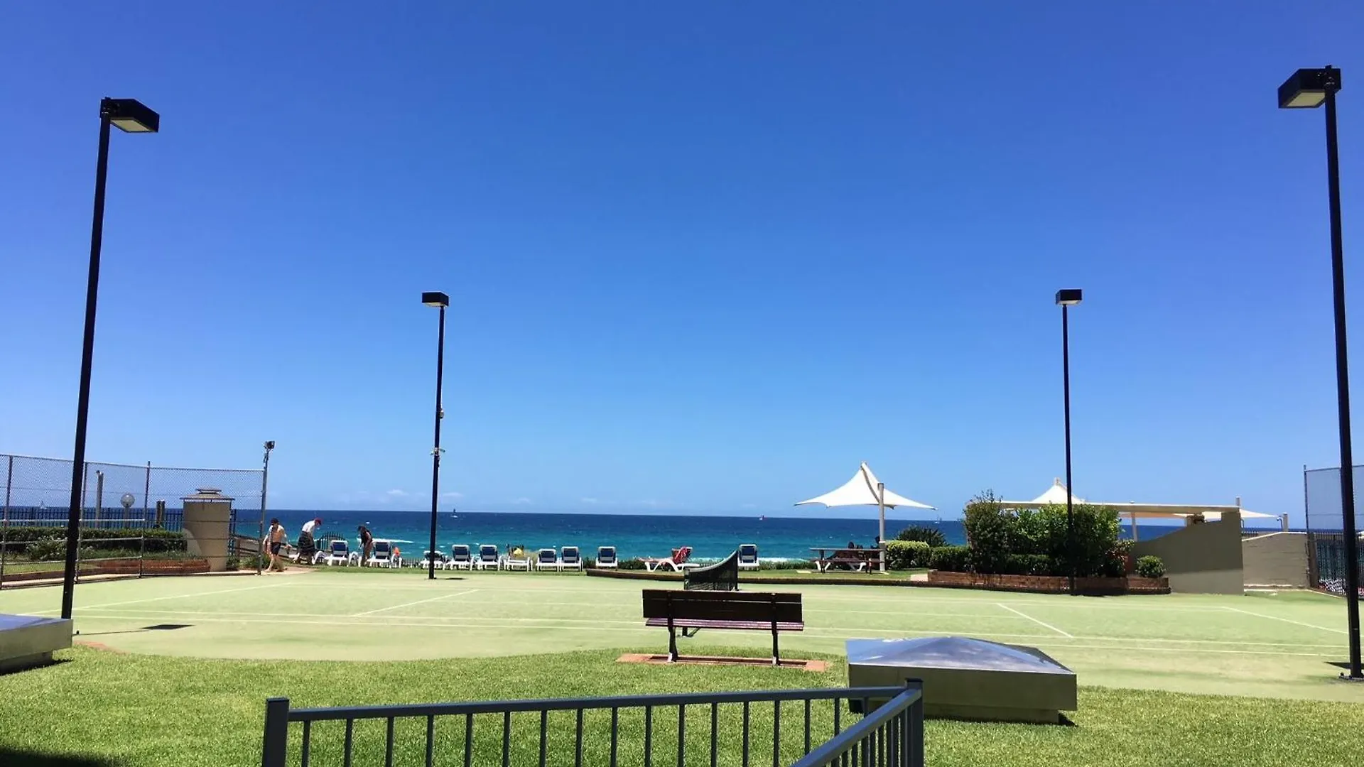**** Aparthotel Breakers North Absolute Beachfront Apartments - Official Gold Coast Australia