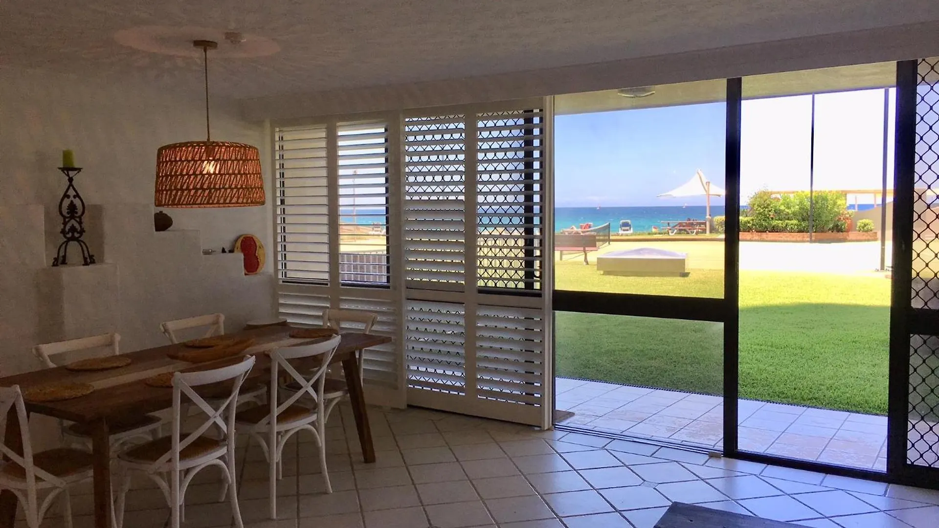 Aparthotel Breakers North Absolute Beachfront Apartments - Official Gold Coast